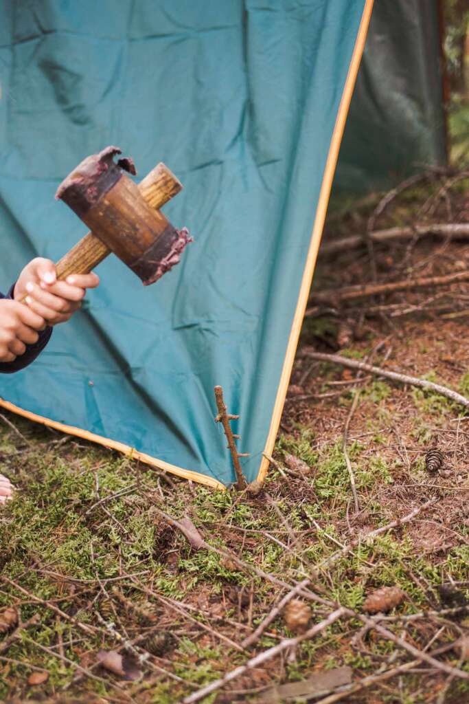 hoe maakt je kind een eigen tent in de natuur